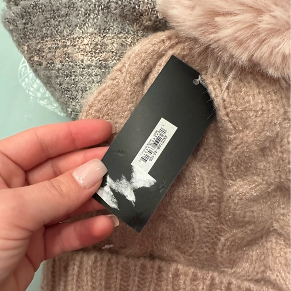 Pale pink and grey Valentine's Day hat and scarf set - Picture 4 of 7